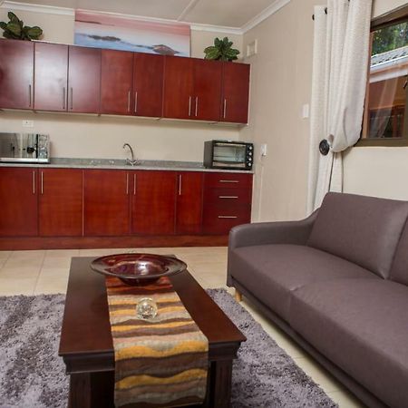 Dyna Guest House Durban Bagian luar foto